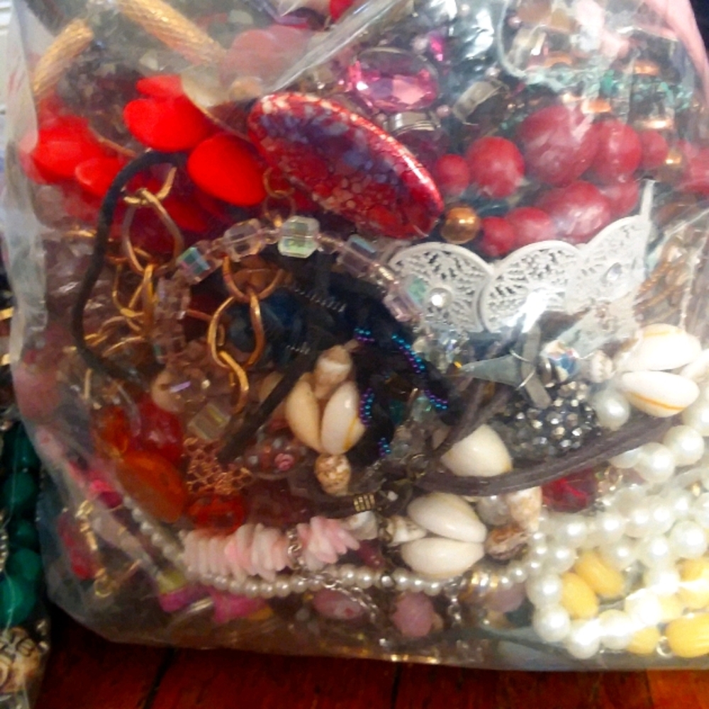 Crafting Jewelry in 5# Lots.  Nice Lots.  All Types, Colors, Metals, Beads.